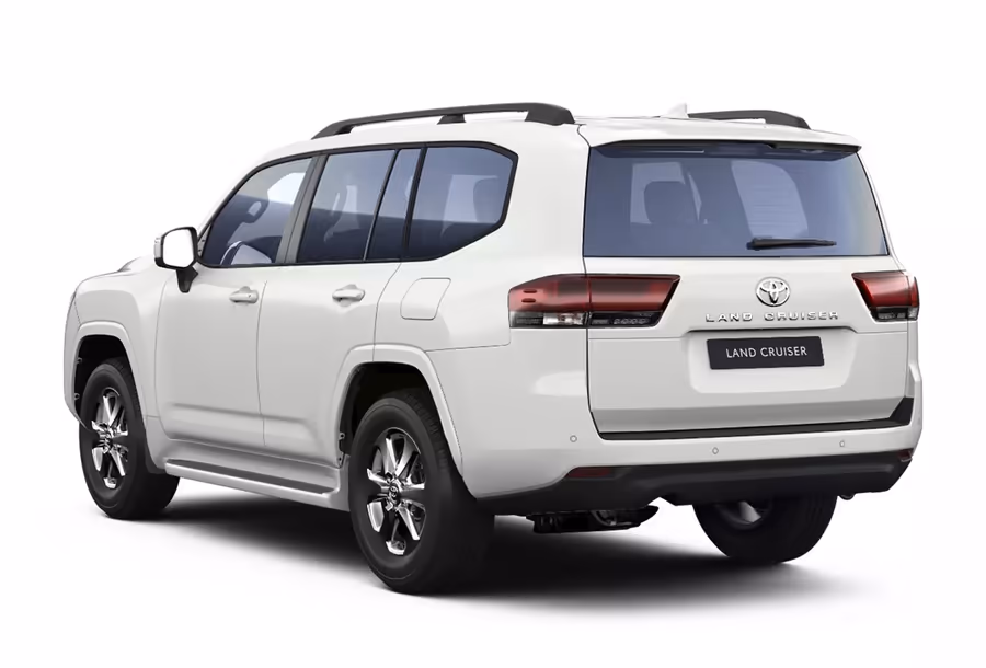Toyota Land Cruiser 300 Элеганс сзади в три четверти